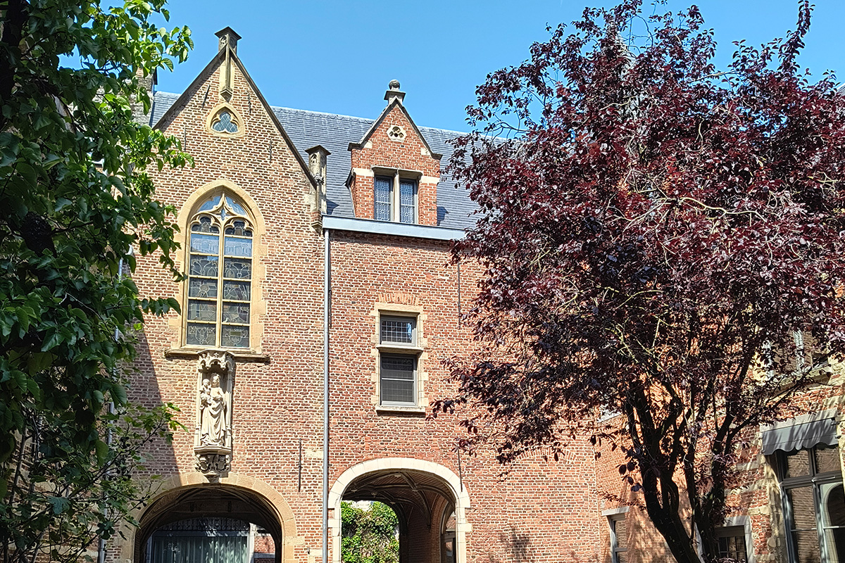 De Slegte opent uniek antiquariaat onder de Bourgondische Kapel in Antwerpen