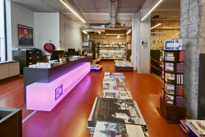 International Magazine Store