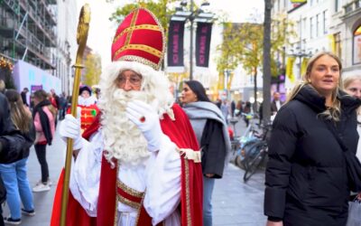 Kijk hoe Sinterklaas de Meir en Shopping Stadsfeestzaal op stelten zette!